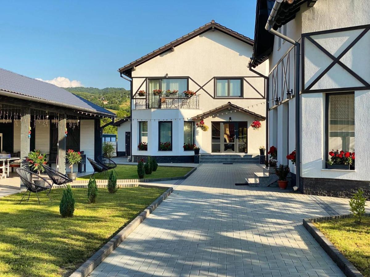 Casa Raira Hotel Barcani Exterior photo