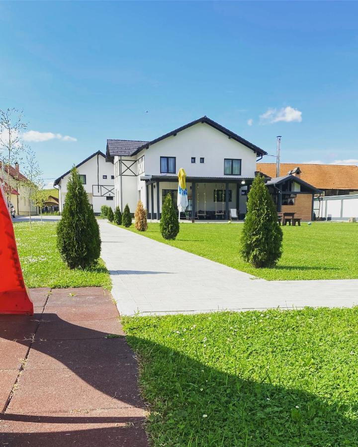 Casa Raira Hotel Barcani Exterior photo
